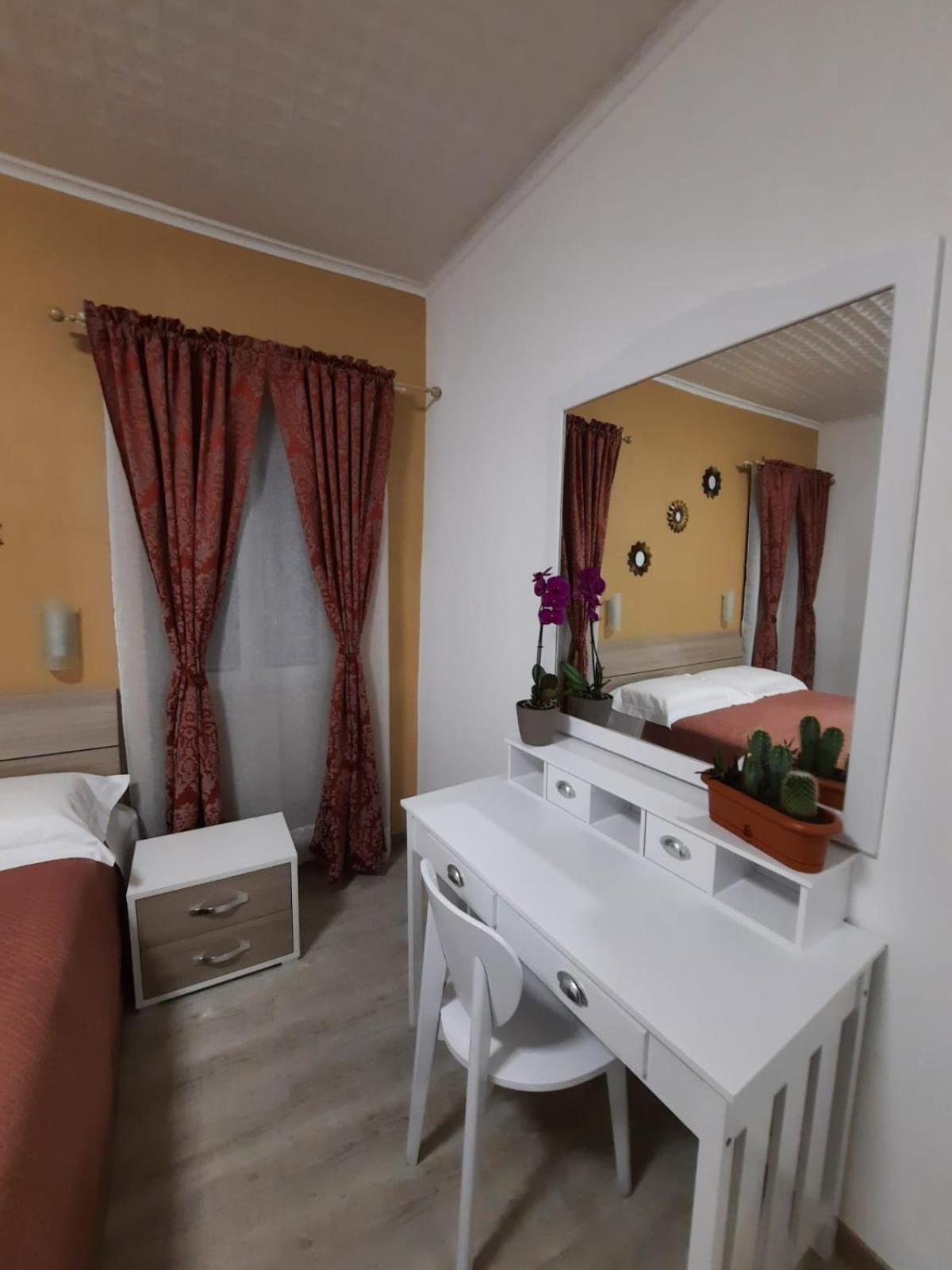 Apartamento Viccinella House Capranica Exterior foto